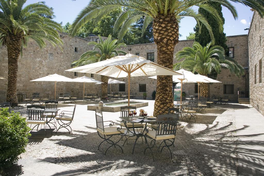 Parador De Jarandilla De La Vera Exterior foto