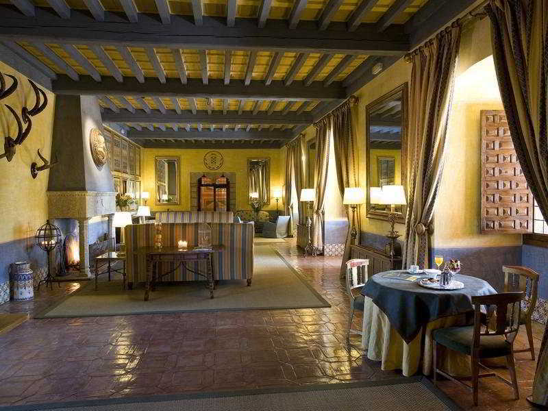 Parador De Jarandilla De La Vera Exterior foto