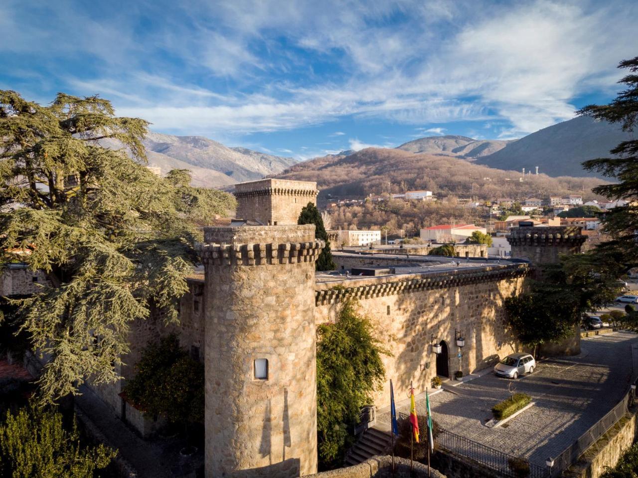 Parador De Jarandilla De La Vera Exterior foto